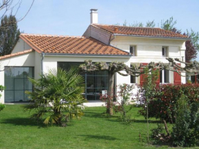 Gîte Teuillac, 4 pièces, 5 personnes - FR-1-440-106